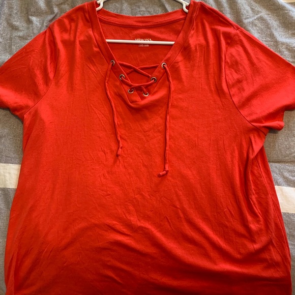 Red tasseled t-shirt - Picture 2 of 4